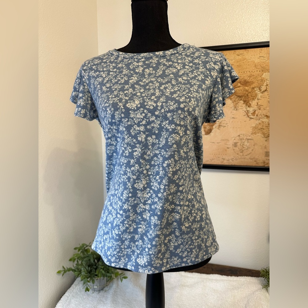 Haptics floral ruffle sleeve top